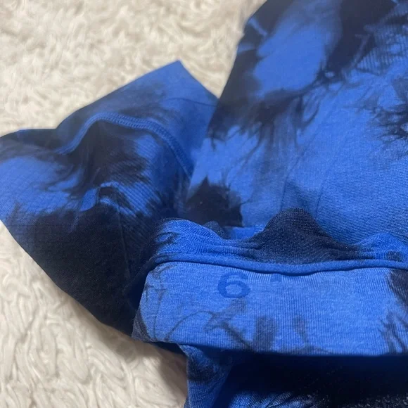 Lululemon" In the Flow Crop leggings black and blue-Size (6) - Picture 16 of 16